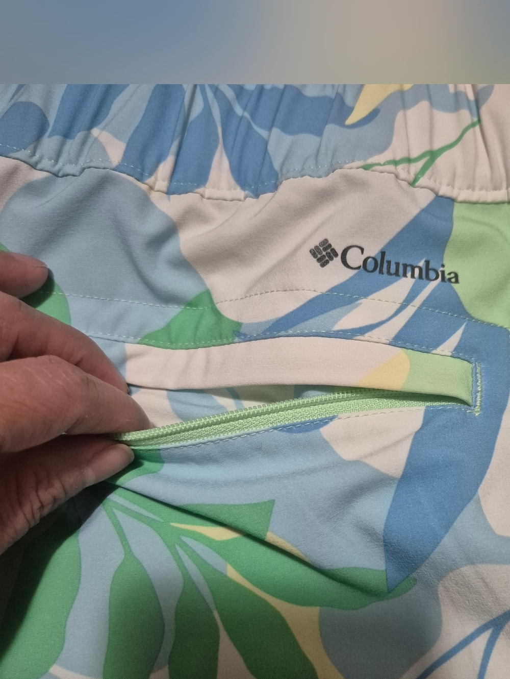 Columbia Women’s Pastel Leaf Print Athletic Shorts – Blue, Green, Cream..size:XL - Picture 11 of 11